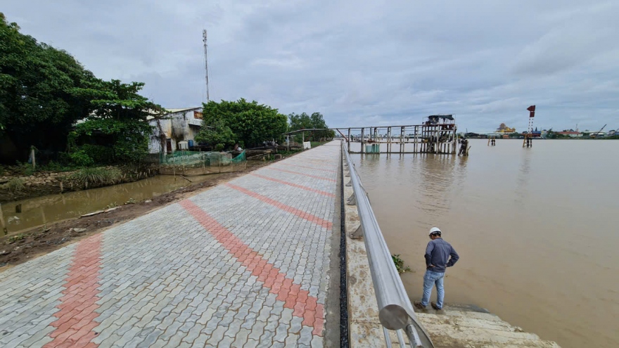 Tiền Giang hoàn thành công trình xây bờ kè bảo vệ cồn Tân Long