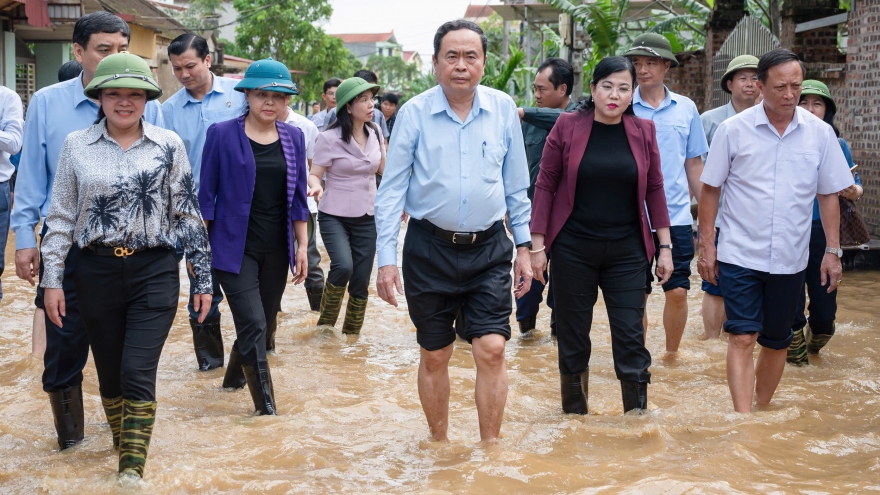 Chủ tịch Quốc hội: "Không để xảy ra tiêu cực trong công tác cứu trợ lụt bão"