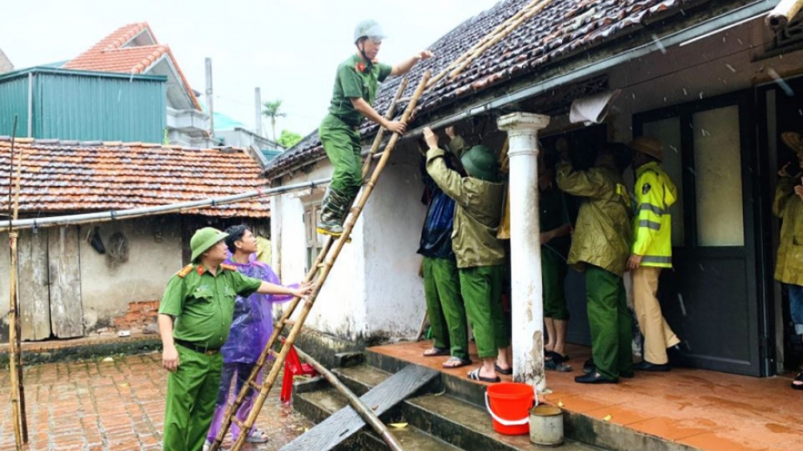 Hơn 100.000 lượt CBCS Công an dầm mình trong mưa gió, sát cánh cùng dân vượt qua bão số 3