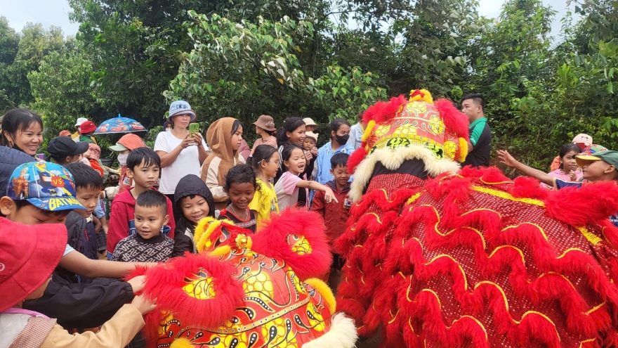 Mang Trung thu đến sớm với trẻ em vùng sâu Đắk Lắk