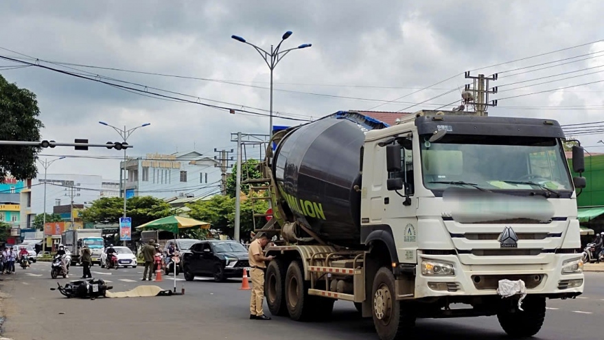 Một người tử vong sau va chạm với xe bồn chở bê tông