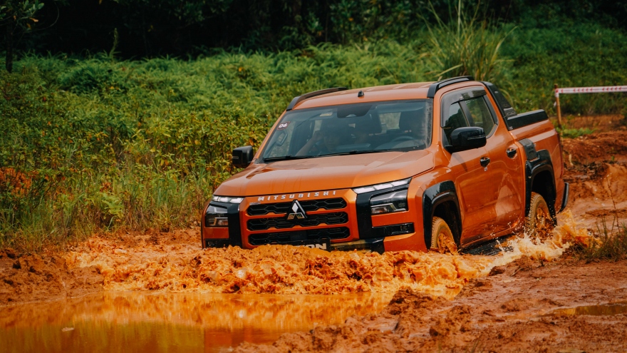 Tay đua 2 lần vô địch Dakar Rally, Hiroshi Masuoka off road cùng Mitsubishi Triton 2024