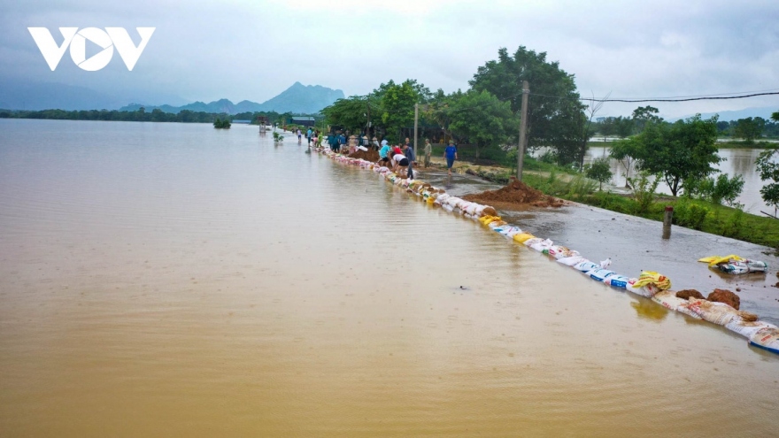 Nước lũ trên sông Bùi, sông Cầu lên mức báo động 3