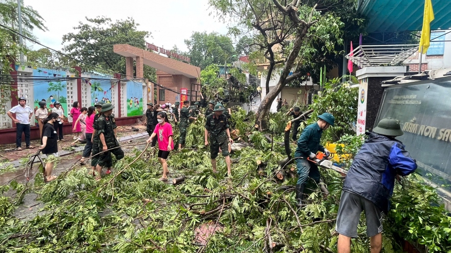 Các trường học ở Hà Nội khẩn trương khắc phục hậu quả bão số 3