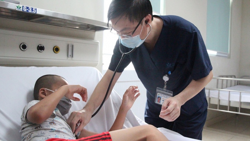 Tiêm thiếu mũi vaccine, trẻ bị viêm não Nhật Bản biến chứng nặng