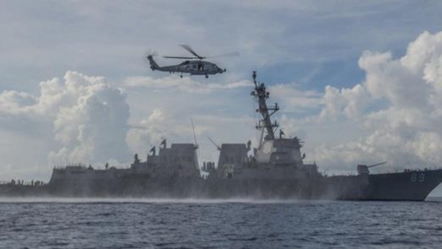 Mỹ điều khu trục USS Mustin tuần tra ở Biển Đông