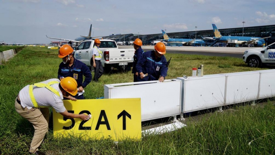 Nhà thầu nào được chọn để sửa chữa sân bay Nội Bài và Tân Sơn Nhất?