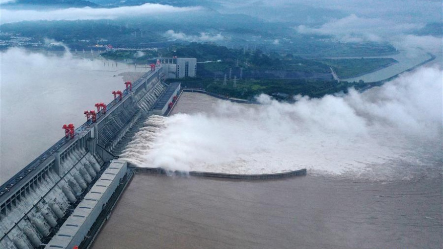 Toàn cảnh: Lũ đạt mức đỉnh lịch sử ở Trung Quốc, đập Tam Hiệp mở 11 cửa xả