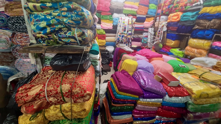 Khám phá chợ vải hơn 30 năm lớn nhất Sài Gòn với cái tên rất lạ
