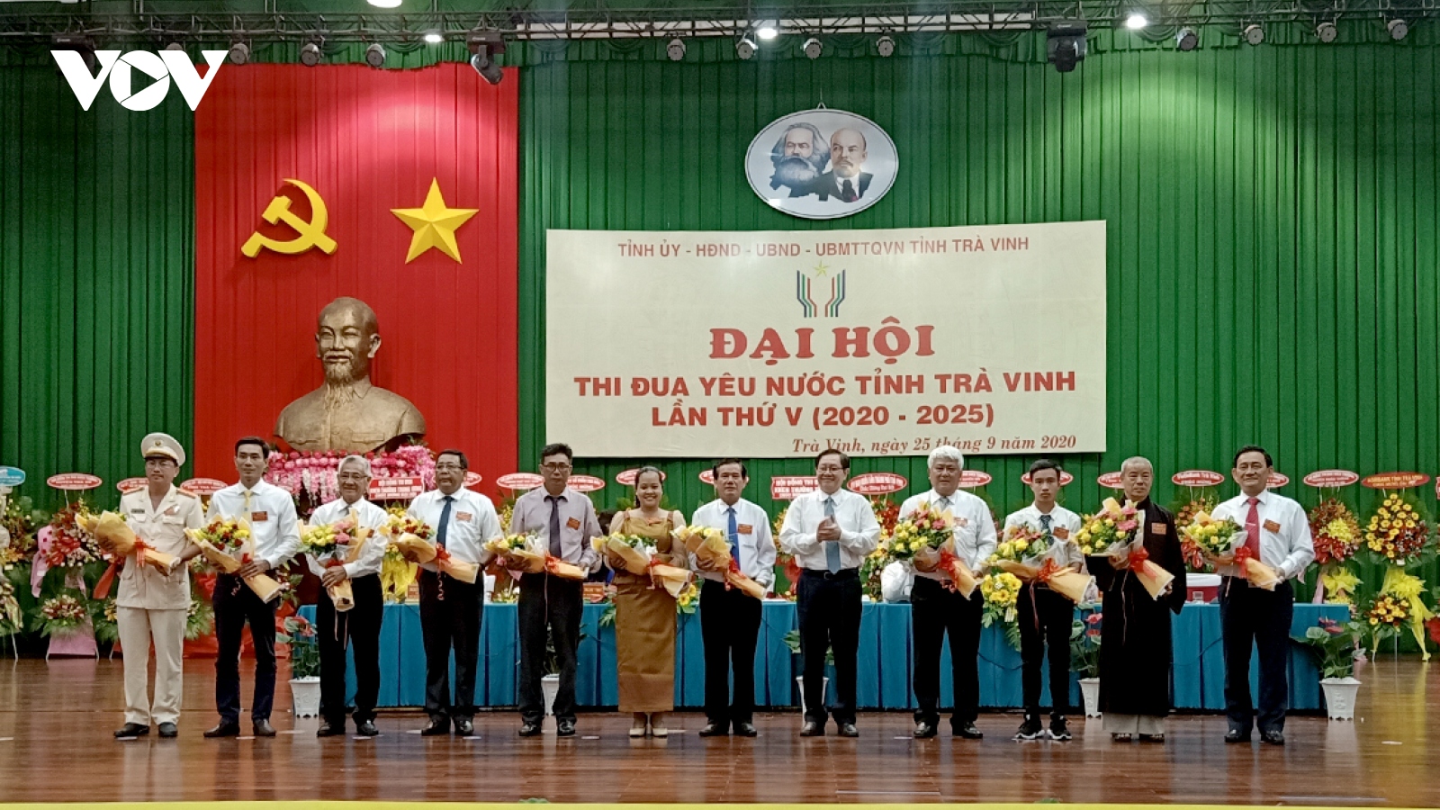 Gần 400 cá nhân, tập thể được khen thưởng tại Đại hội thi đua yêu nước tỉnh Trà Vinh