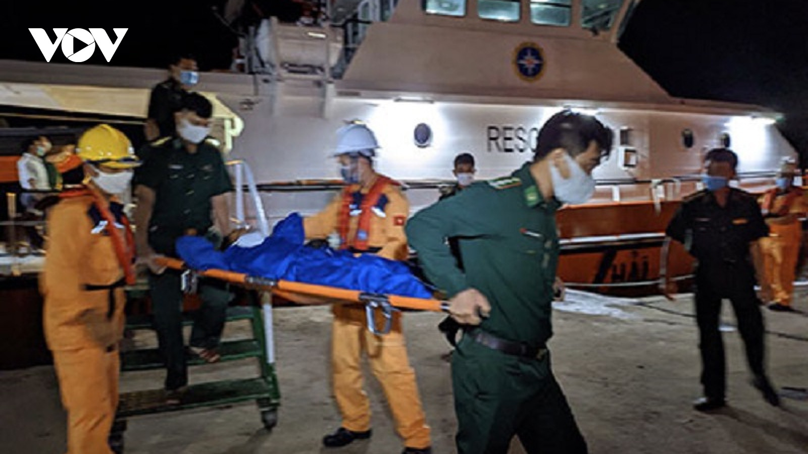 Tàu cá bị tàu hàng đâm chìm, hàng chục ngư dân gặp nạn ở Bình Thuận