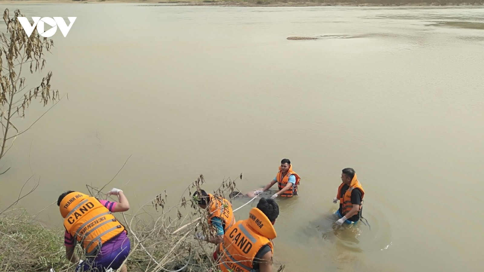 Tìm thấy thi thể nạn nhân đuối nước tại sông Mã