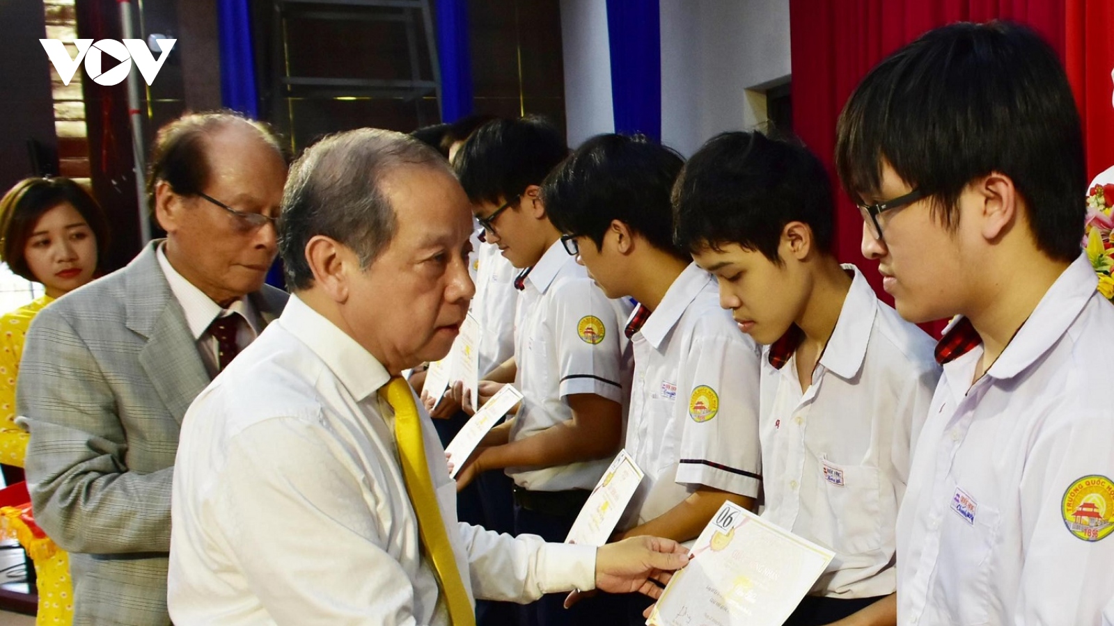 Hơn 200 học sinh, sinh viên xuất sắc nhận học bổng Vallet tại Thừa Thiên Huế