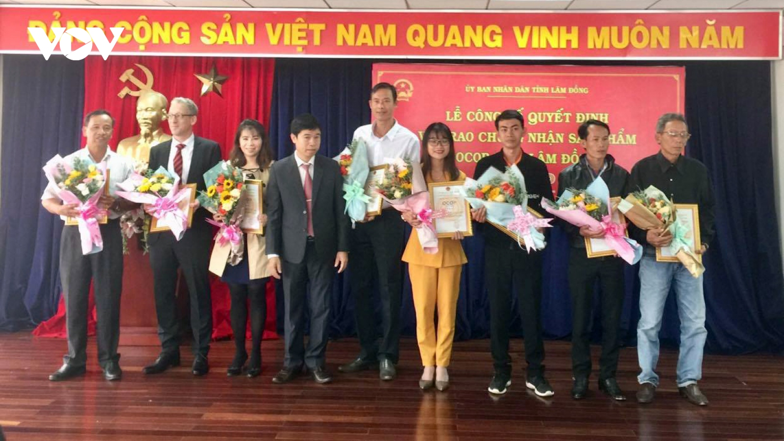 45 sản phẩm OCOP ở Lâm Đồng được cấp giấy chứng nhận từ 3 - 4 sao