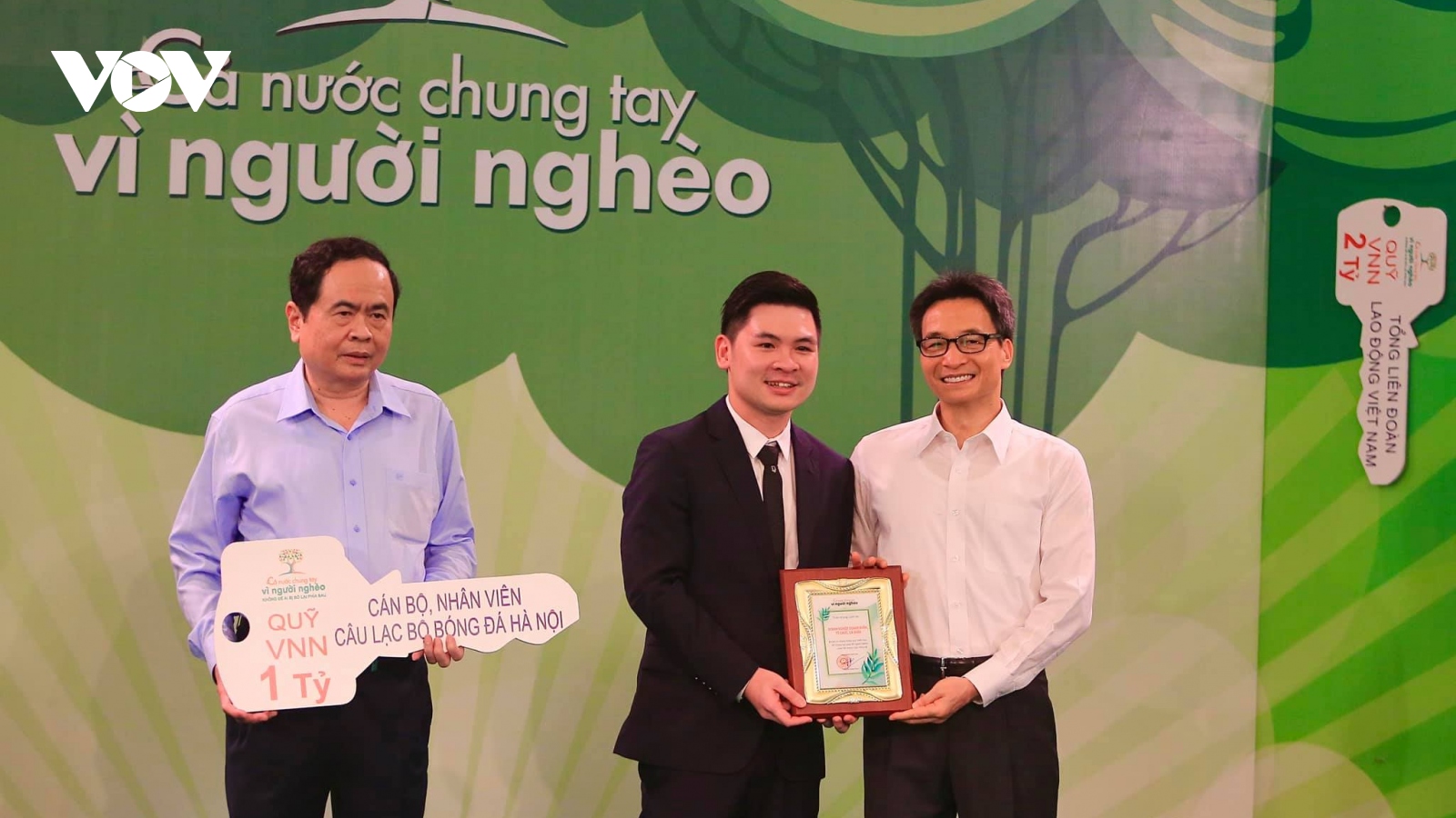 Hà Nội FC ủng hộ 1 tỷ đồng cho Quỹ Vì người nghèo