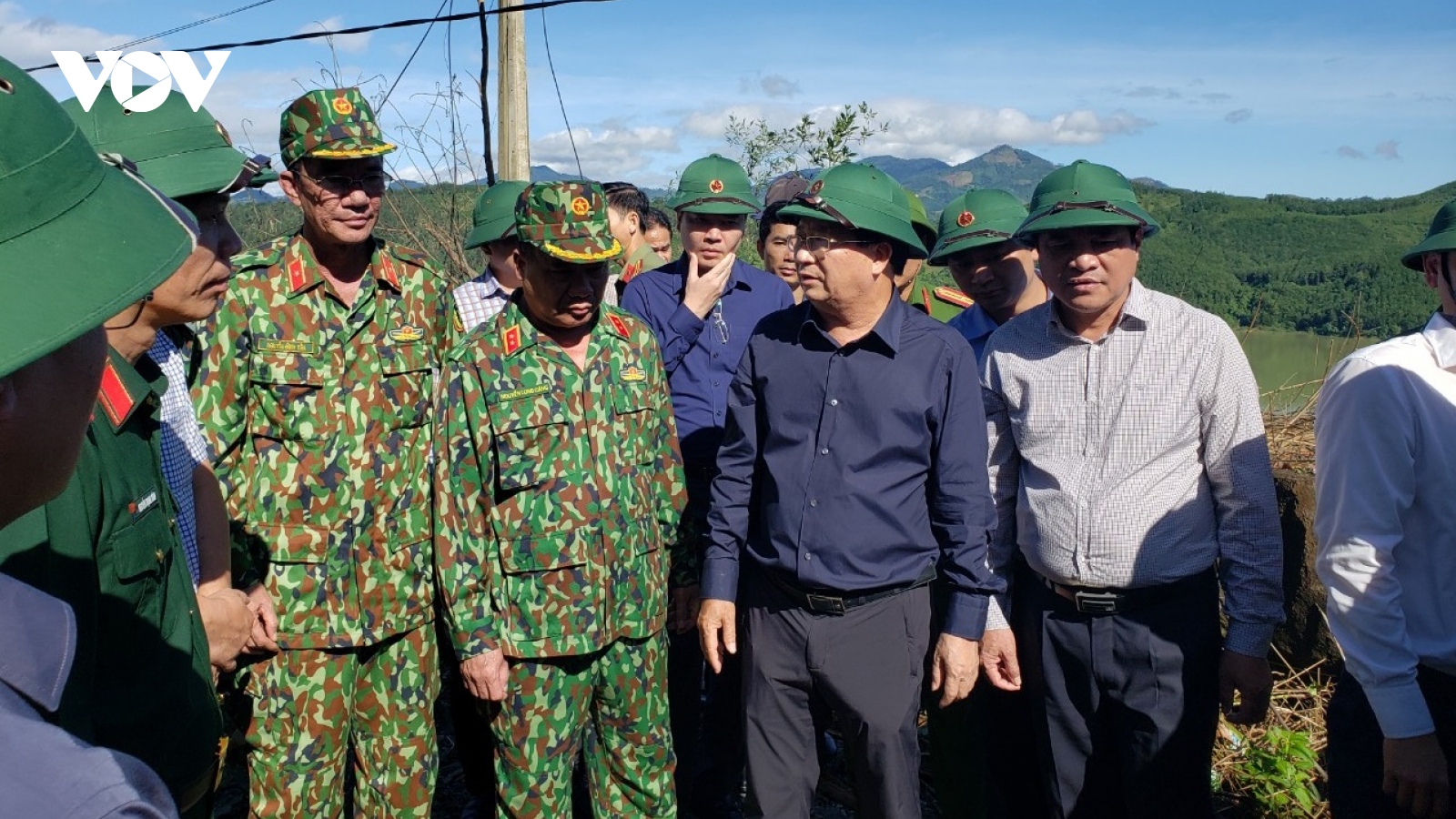 Phó Thủ tướng Trịnh Đình Dũng chỉ đạo công tác cứu nạn tại xã Trà Leng, Nam Trà My