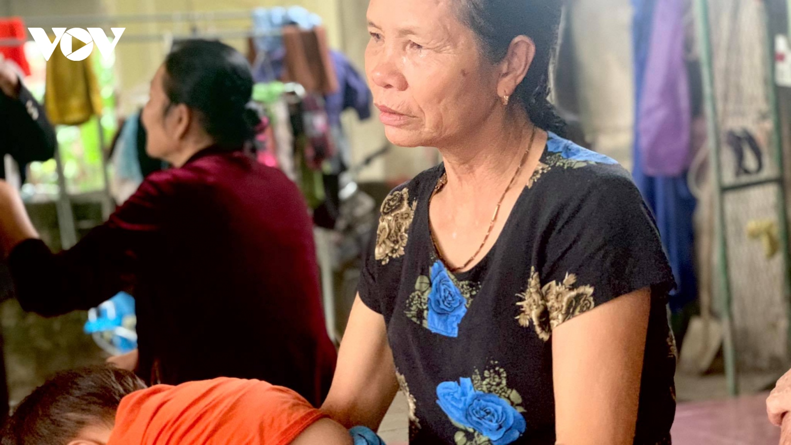 Thai phụ ngất lịm, người thân bàng hoàng khi nhận hung tin từ thủy điện Rào Trăng 3