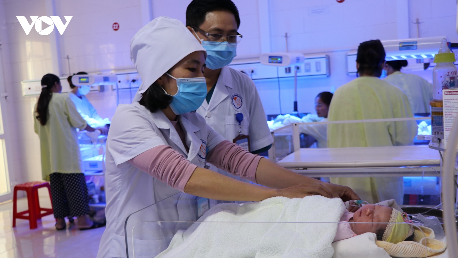 Bé gái bị bỏ rơi ở Bệnh viện Sản Nhi Yên Bái đã được mẹ quay lại đón