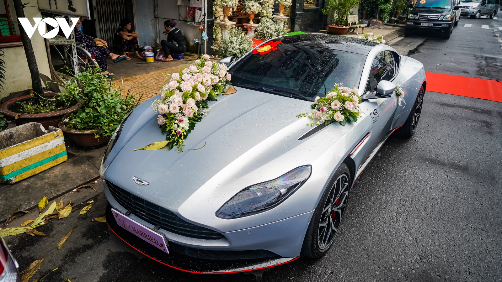 Cận cảnh Aston Martin DB11 đầu tiên về Việt Nam làm xe rước dâu