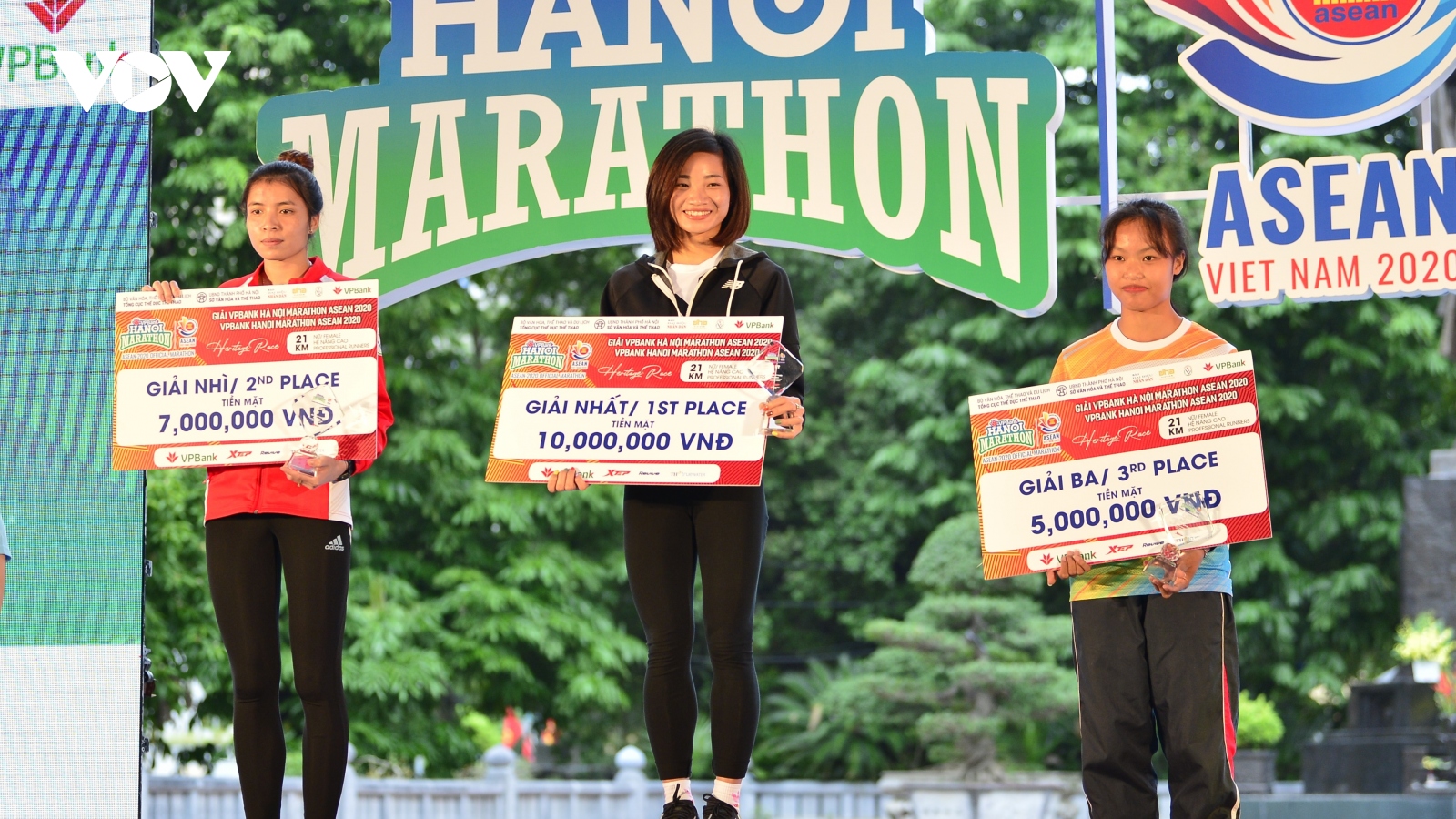 “Cô gái vàng” Nguyễn Thị Oanh không có đối thủ ở Hanoi Marathon ASEAN 2020