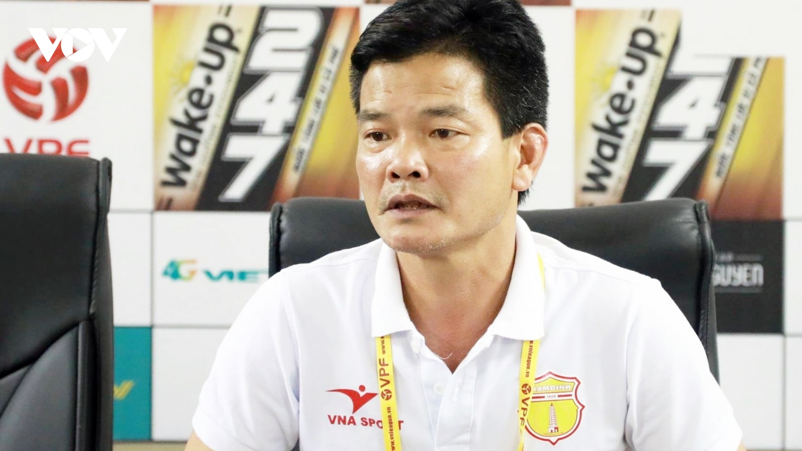 GĐKT Nguyễn Văn Sỹ nói thẳng, tổ chức V-League đã đẹp đâu mà sợ xấu