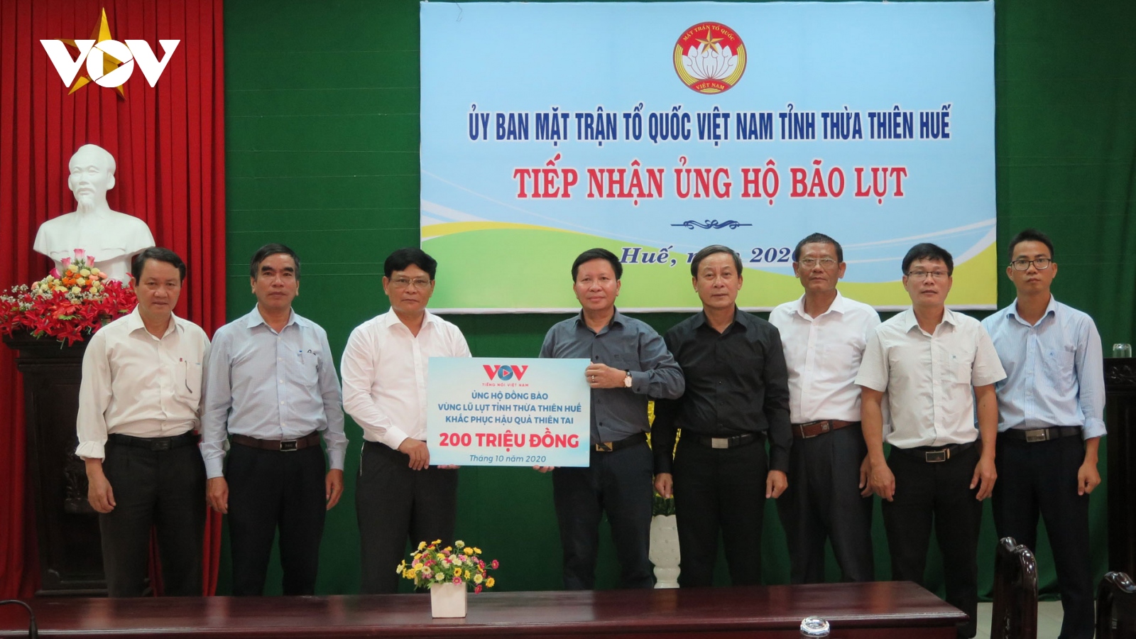 Đài TNVN trao 400 triệu đồng hỗ trợ 2 tỉnh Quảng Trị và Thừa Thiên Huế