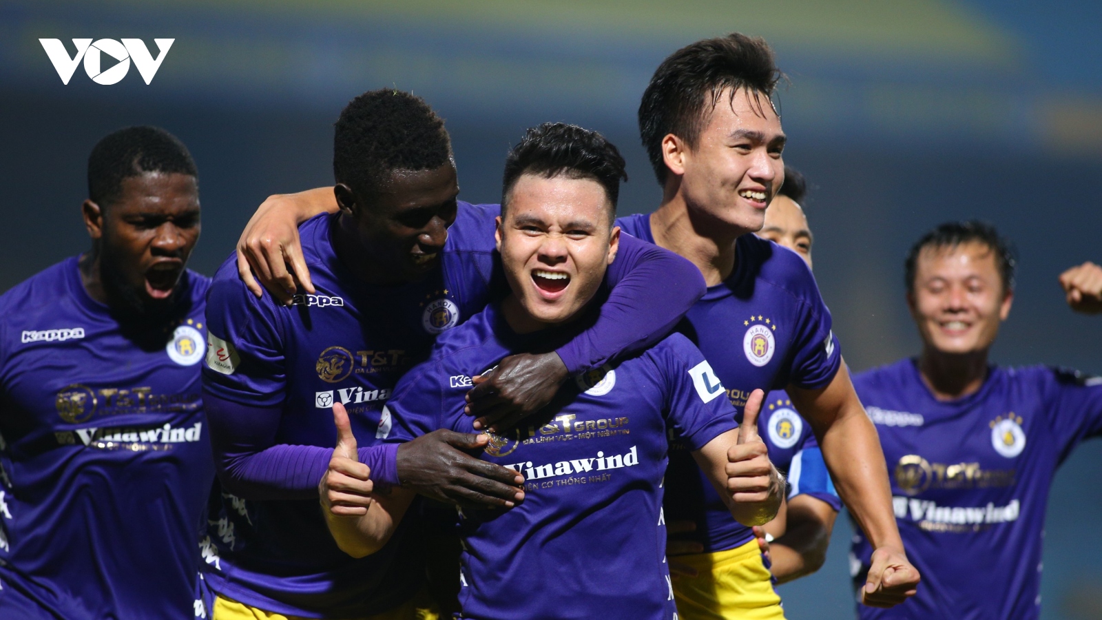 Quang Hải ghi siêu phẩm, Hà Nội FC lên ngôi đầu V-League 2020