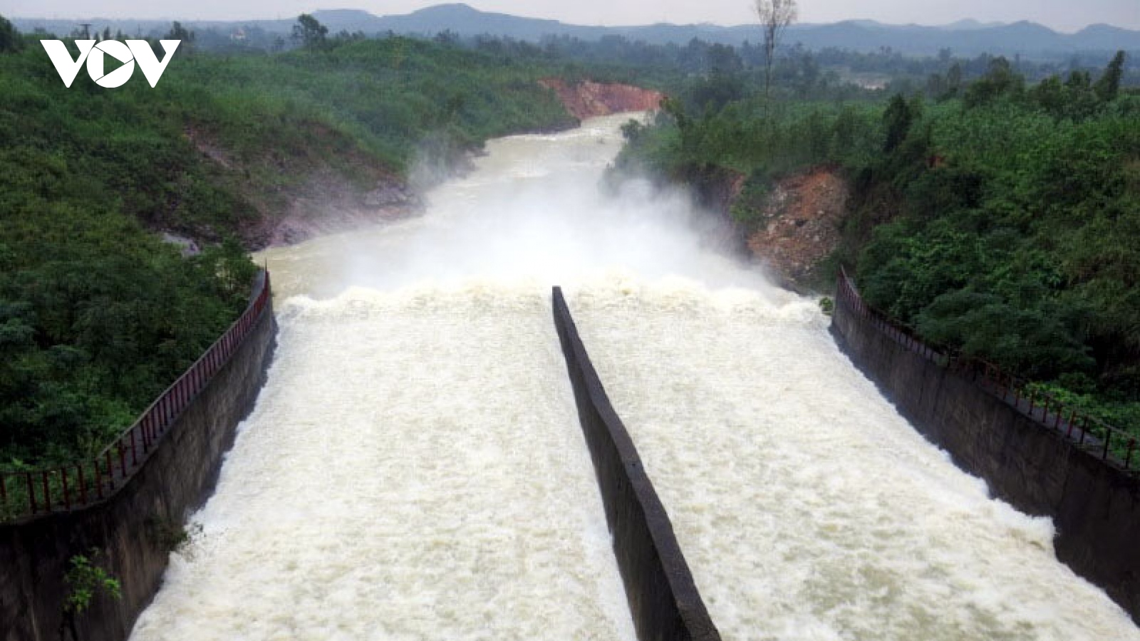 Lũ lụt ở miền Trung: Xây dựng, vận hành thủy điện nhỏ phải thận trọng