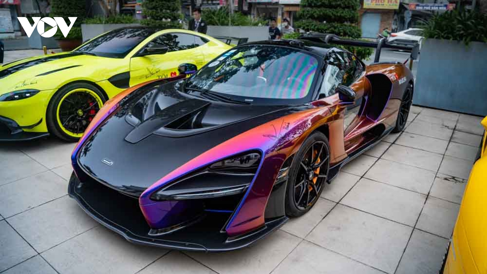 McLaren Senna "độc nhất" Việt Nam xuất hiện ấn tượng trên phố