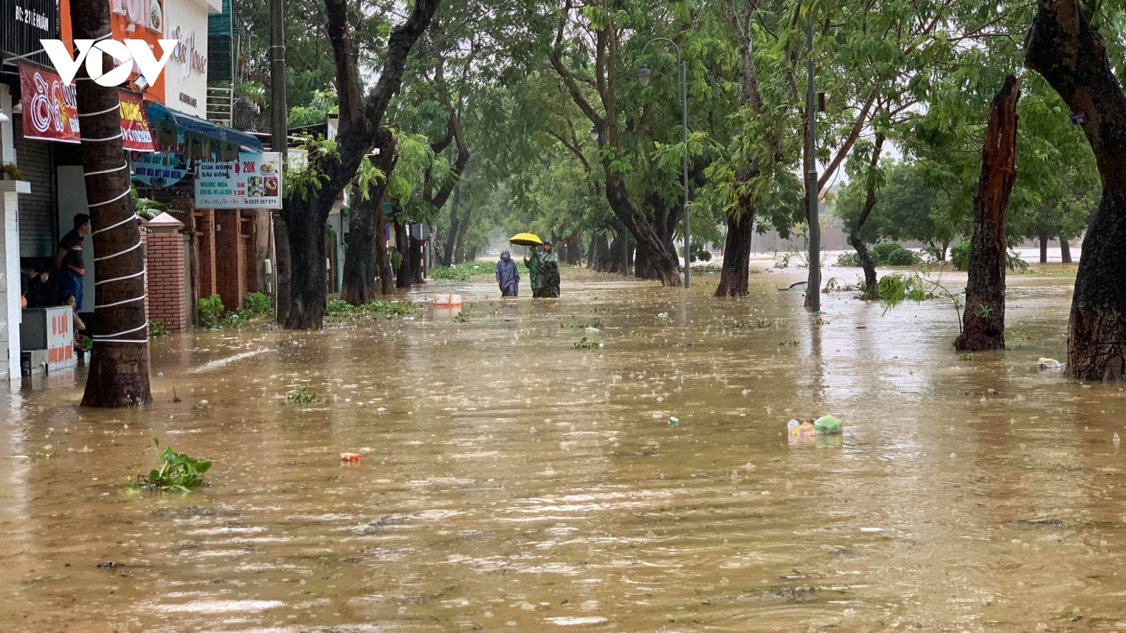Thừa Thiên Huế tập trung cứu trợ, không để người dân đói, rét trong mưa lũ