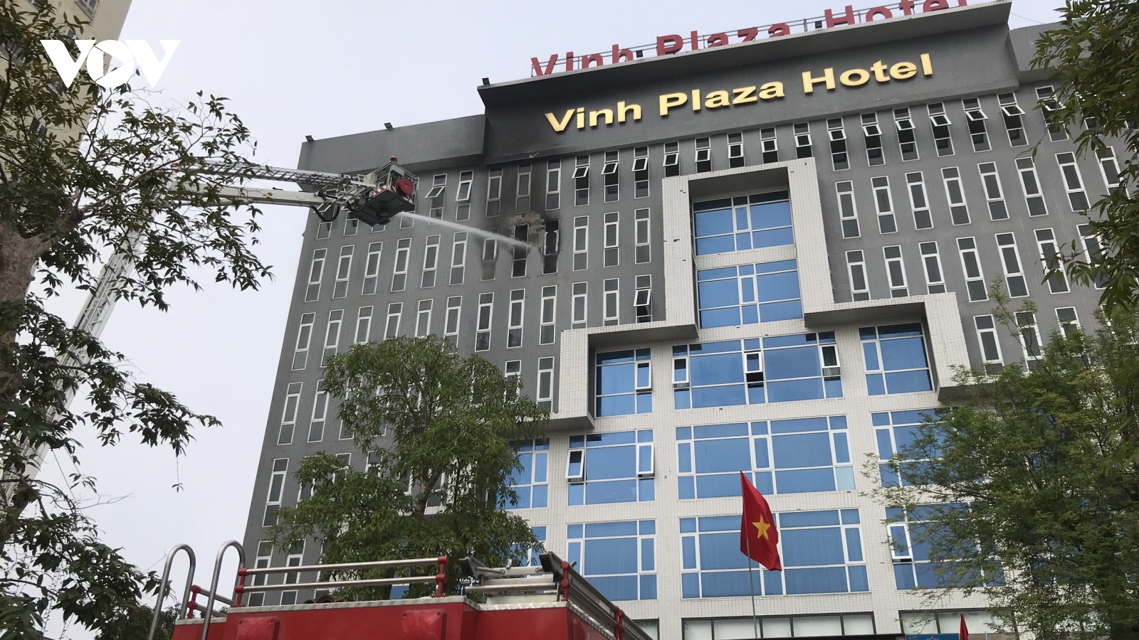 Cháy khách sạn Vinh Plaza, khách tháo chạy tán loạn