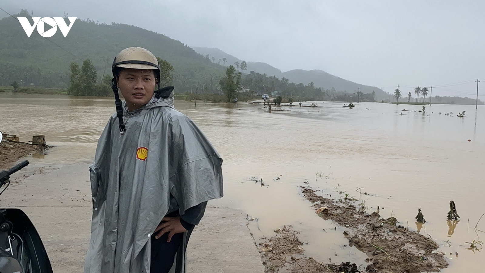 Bình Định nước rút chậm, các huyện bị ngập chủ động cho học sinh nghỉ học phòng lũ