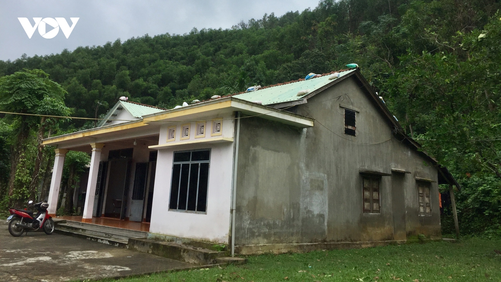 Đà Nẵng: Người dân vùng sạt lở chủ động phòng tránh bão số 10