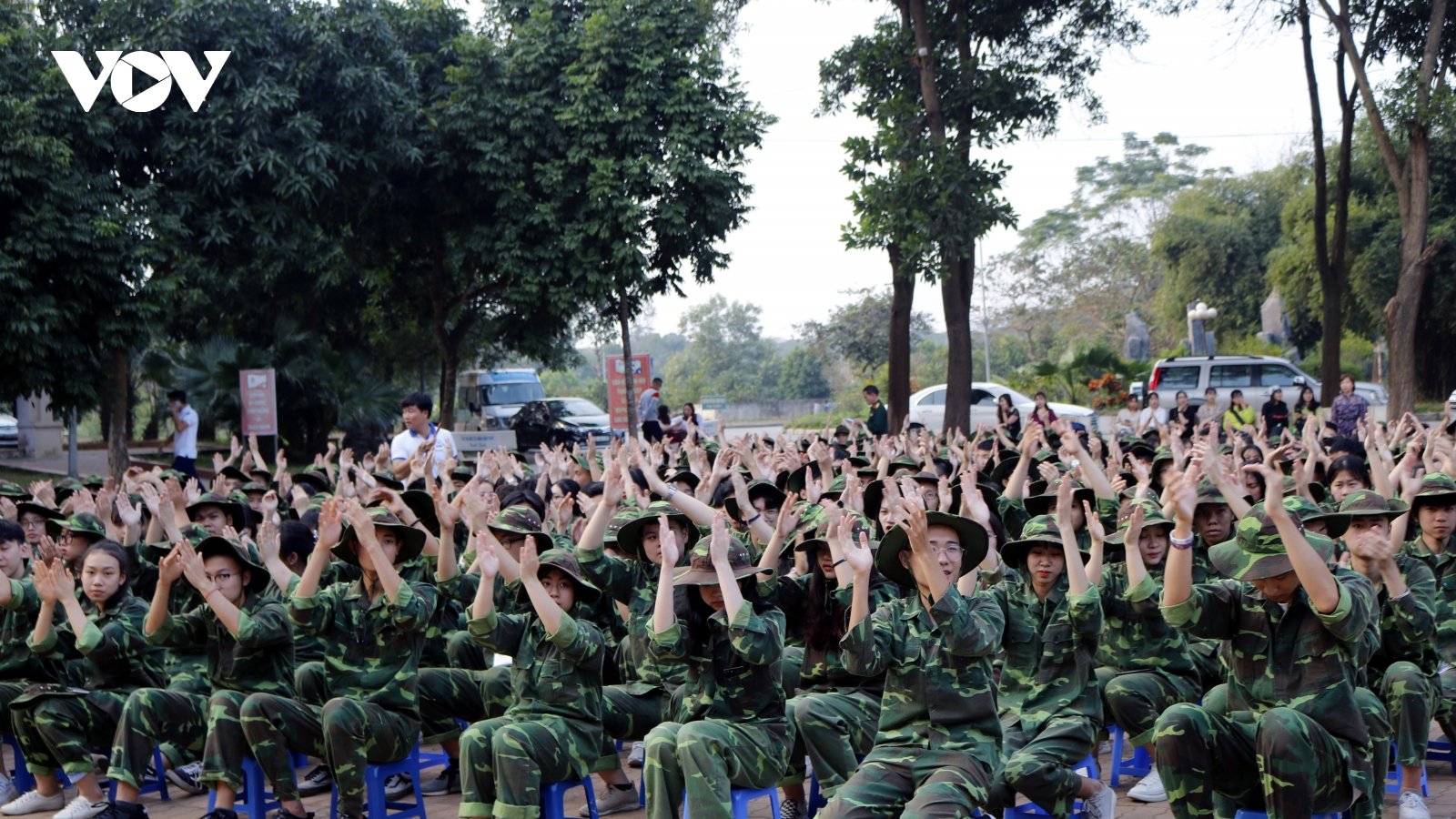 Sinh viên hào hứng học lịch sử qua câu chuyện của những người lính trở về