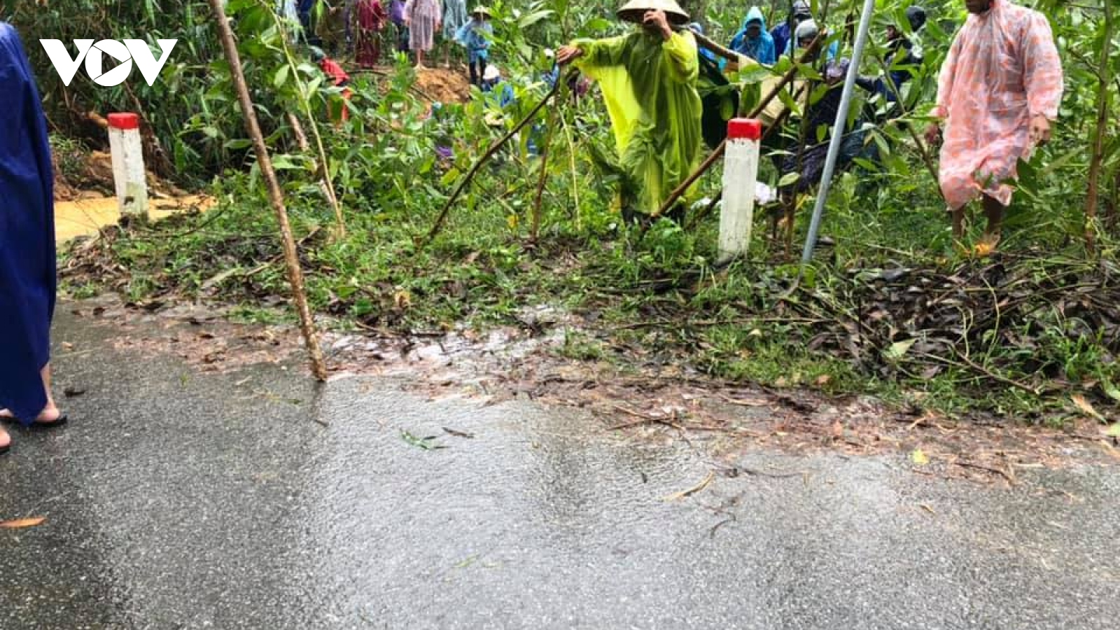 Sạt lở núi vùi lấp một ngôi nhà ở Quảng Nam khiến 1 người tử vong