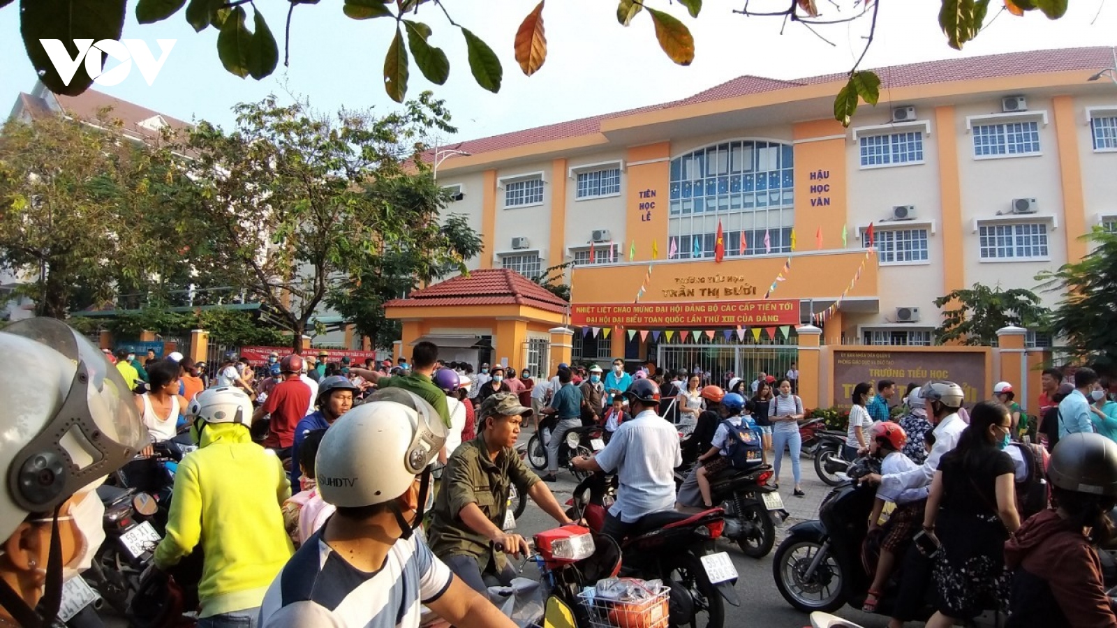 Sở GD-ĐT yêu cầu giải quyết dứt điểm vụ bữa ăn ở Trường Tiểu học Trần Thị Bưởi