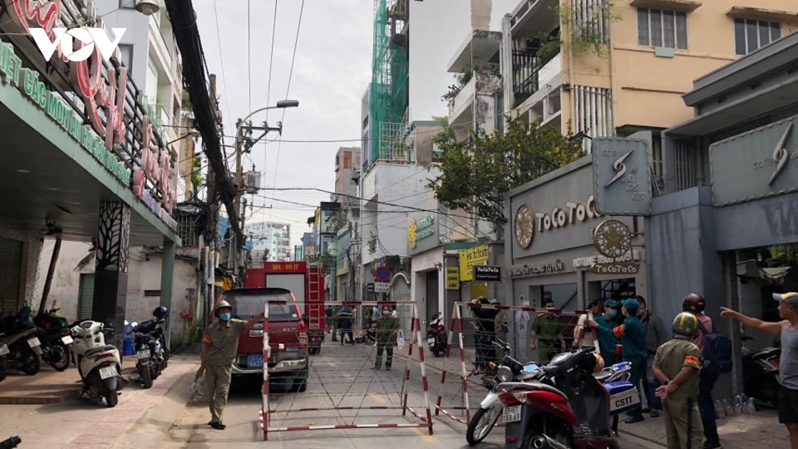 Phong tỏa một đoạn đường Nguyễn Trọng Tuyển, TP HCM sau vụ nổ