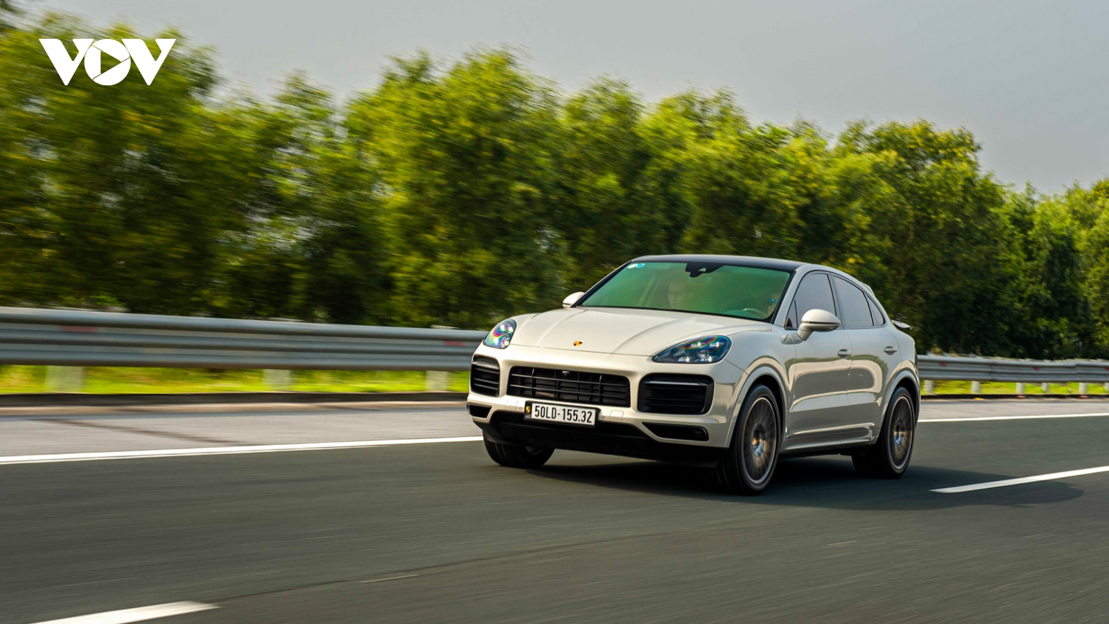 Khám phá SUV hiệu năng cao Porsche Cayenne Coupe giá hơn 6 tỷ đồng