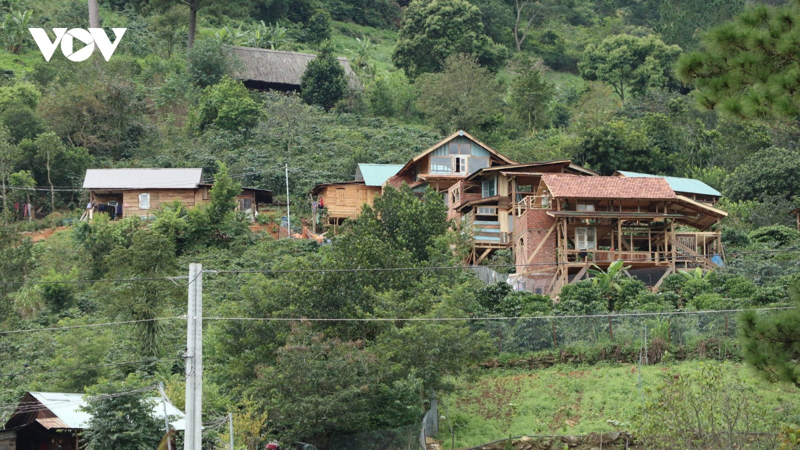 Lâm Đồng giải tỏa làng biệt thự trái phép dưới chân núi Voi