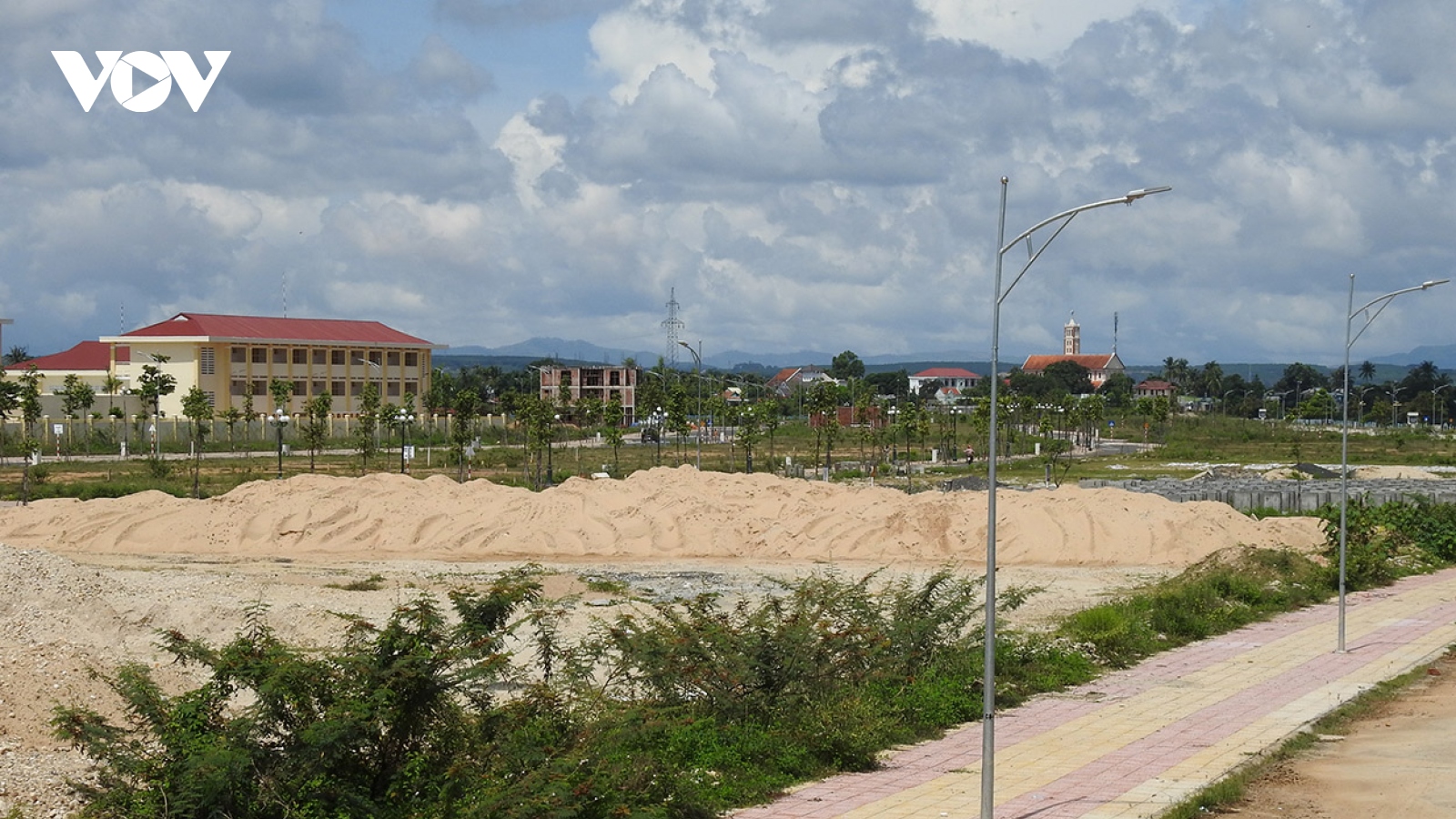Nóng tình trạng phá rừng và môi giới, kinh doanh bất động sản ở Kon Tum