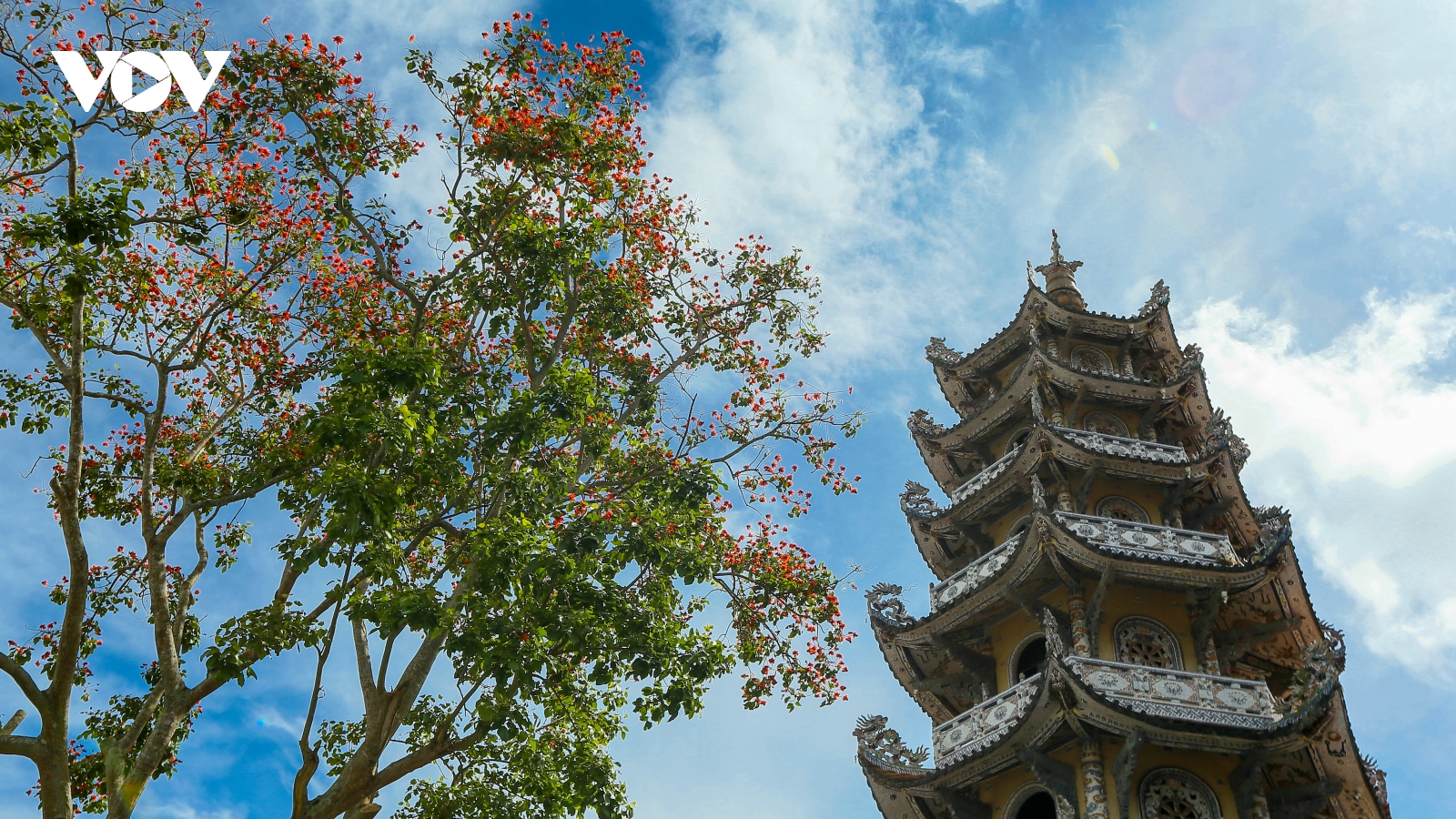 Ngôi chùa bằng "ve chai" có một không hai tại Việt Nam