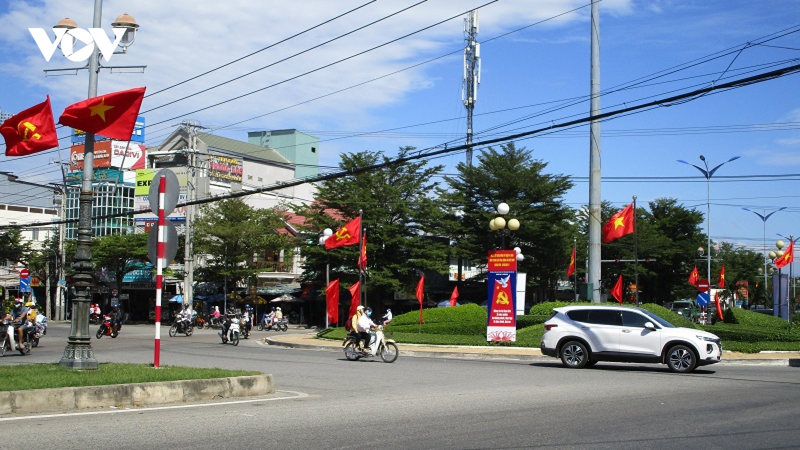 Ninh Thuận rực sắc cờ, hoa chào mừng Đại hội XIII của Đảng