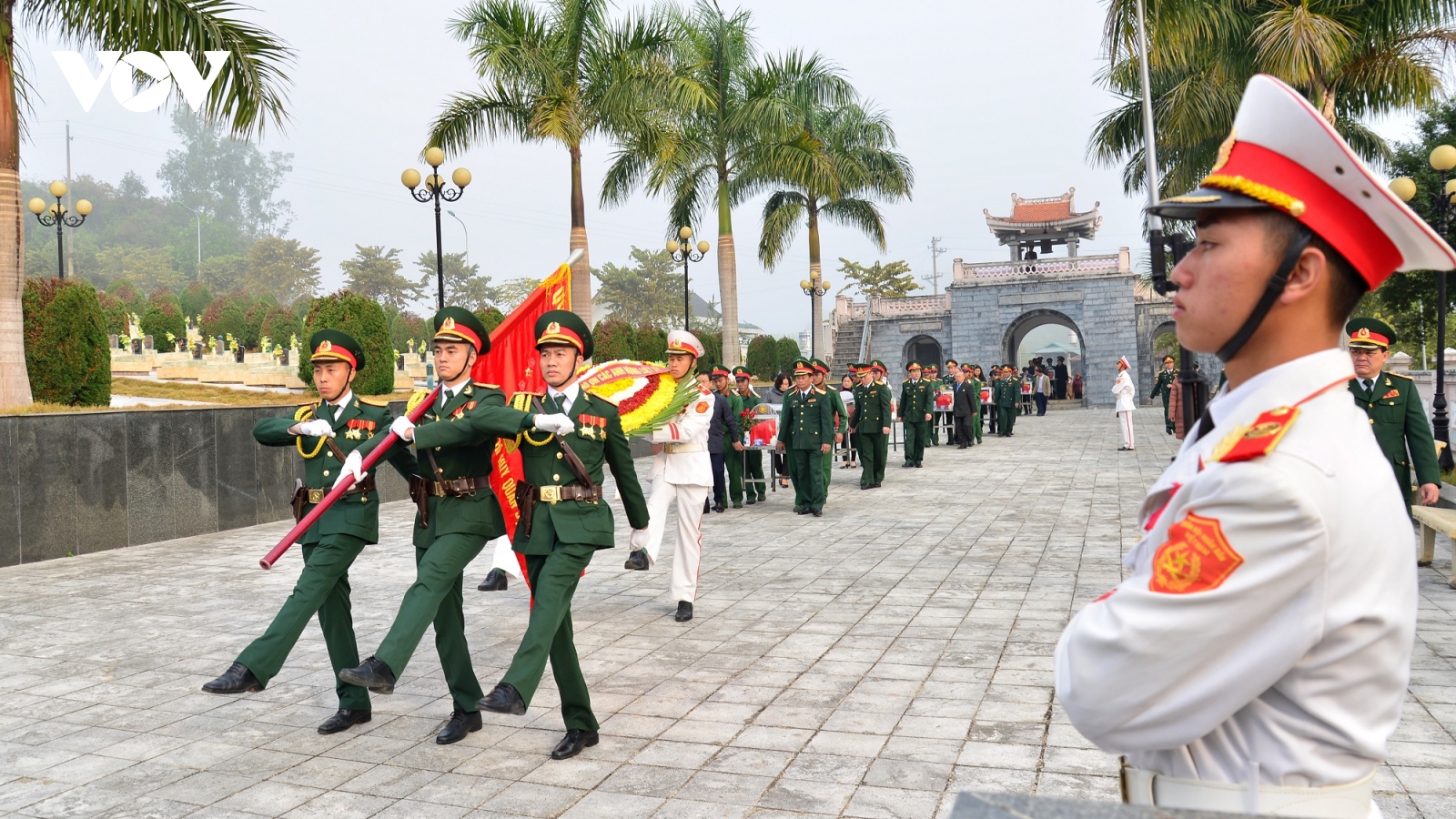 Truy điệu, an táng 13 hài cốt liệt sĩ quân tình nguyện Việt Nam hy sinh tại Lào