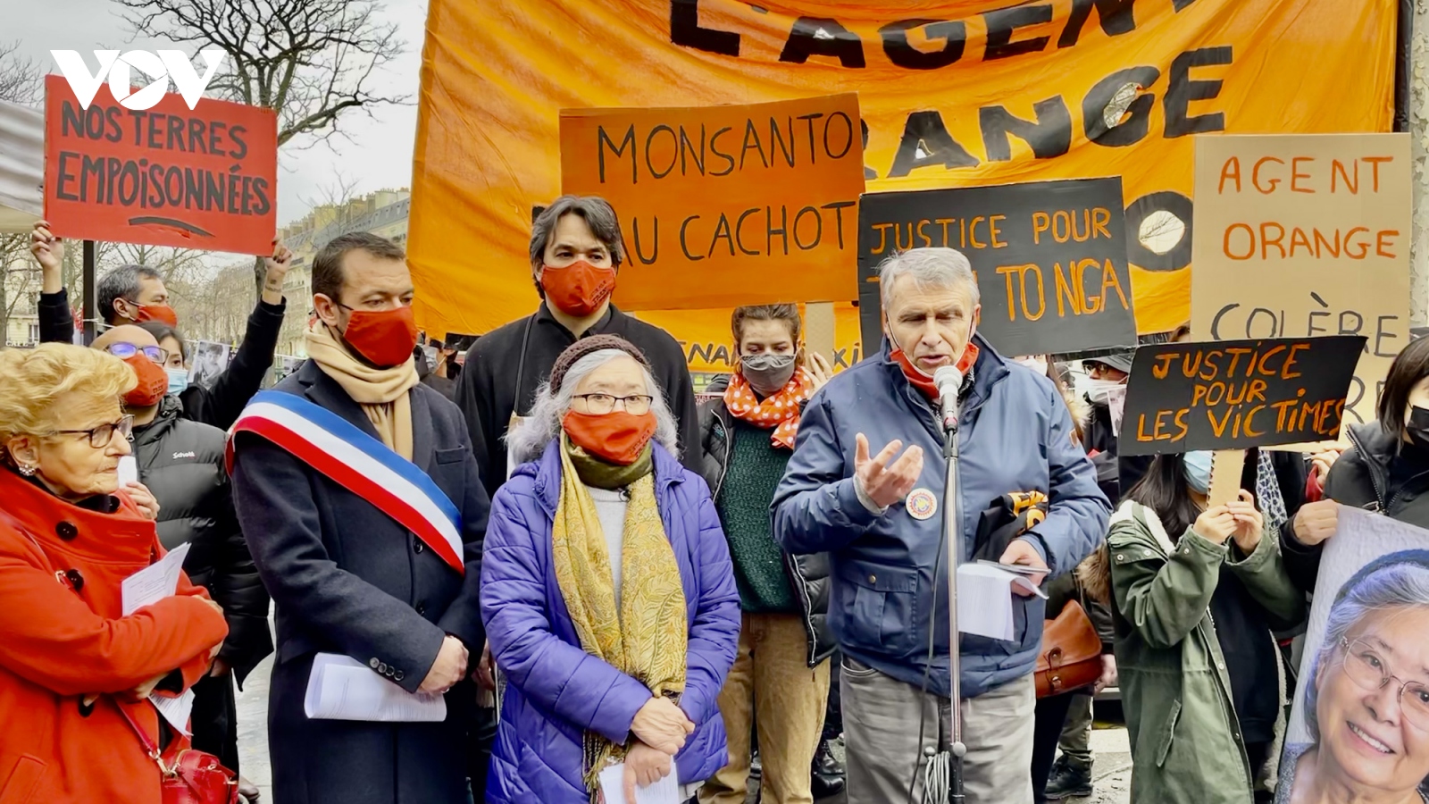 Tuần hành ủng hộ vụ kiện chất độc da cam của công dân Pháp gốc Việt