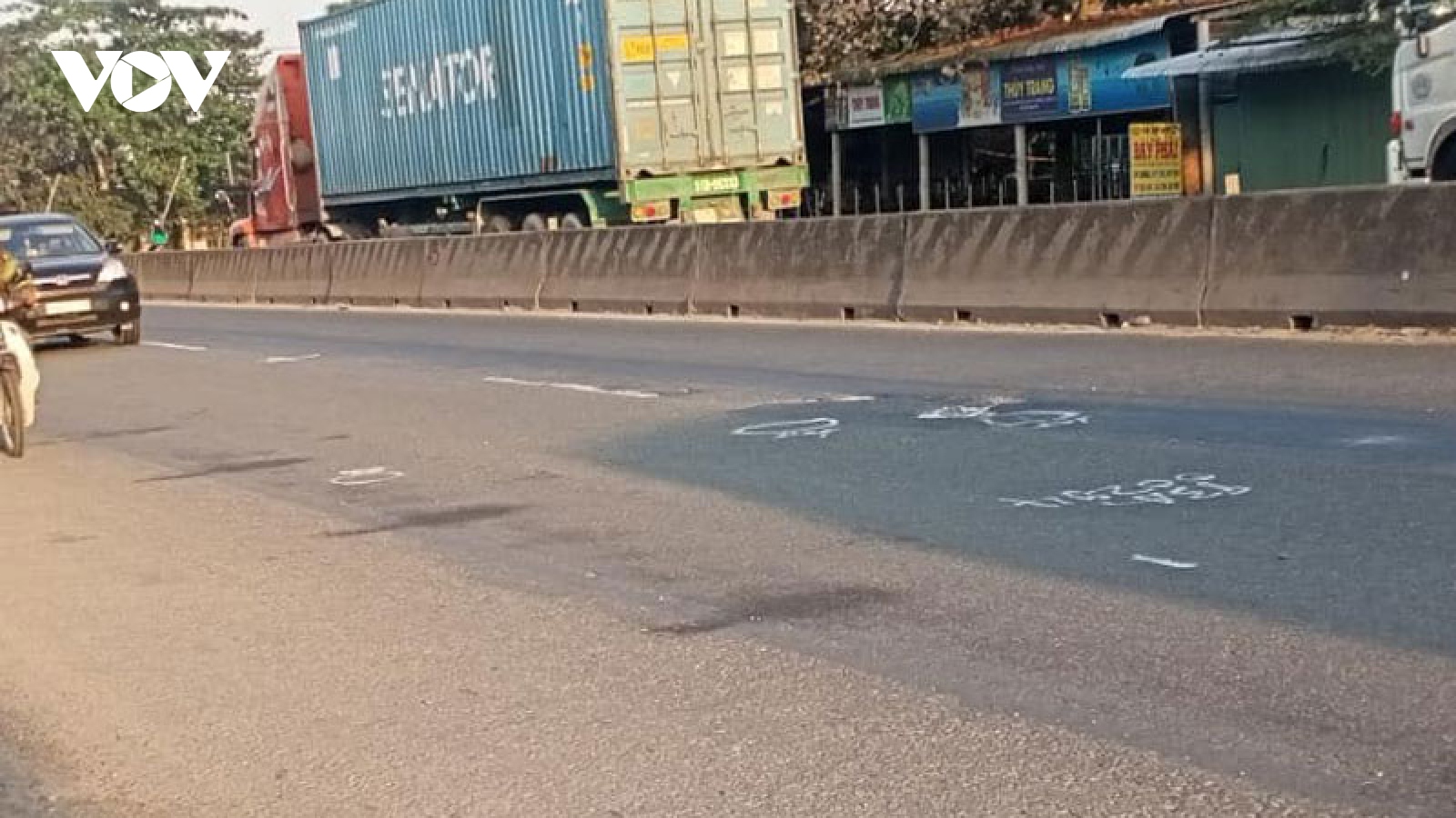 Điều tra ô tô biển số xanh tông chết người ở Tiền Giang