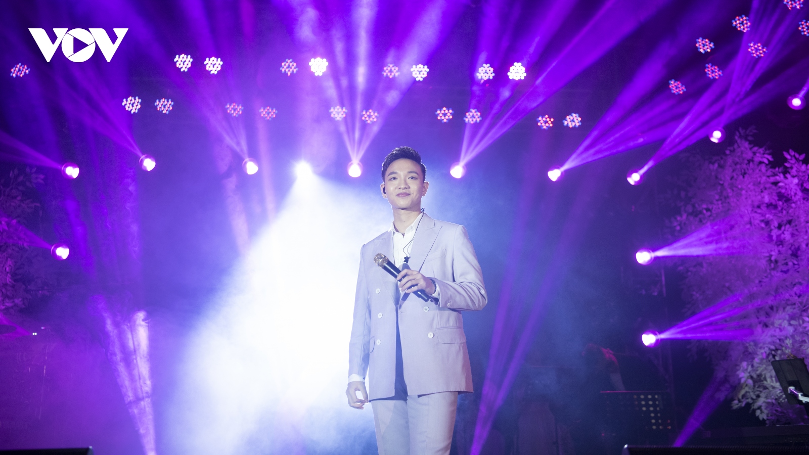 Liveshow “25” của Hoàng Dũng tại Hà Nội: Chạm vào giấc mơ đầy cảm xúc