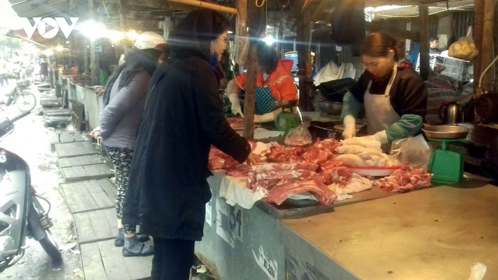 Không để buôn lậu làm mất ổn định giá thịt lợn dịp Tết Nguyên đán