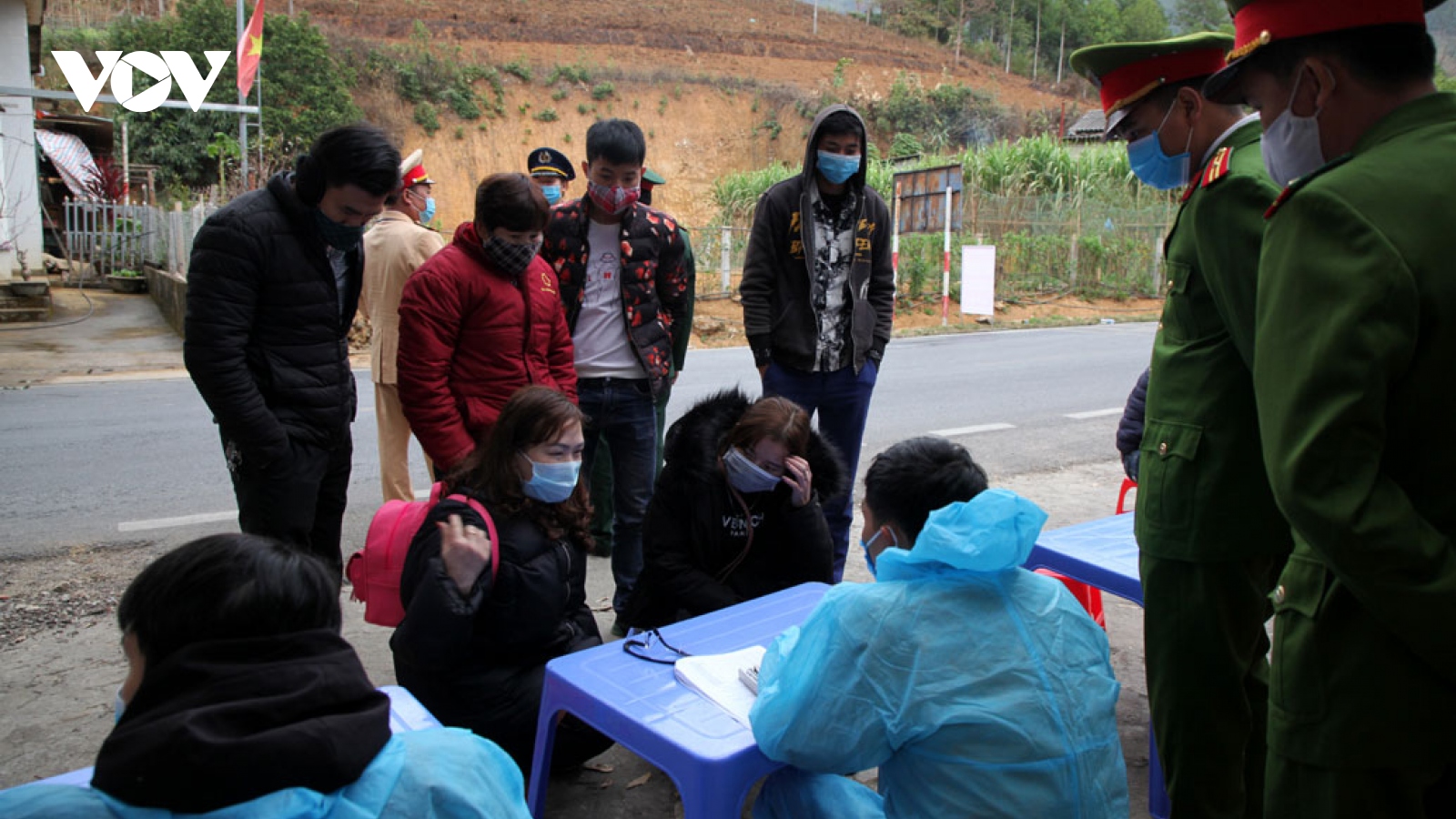 Lai Châu siết chặt hệ thống"phòng vệ mềm" tại các chốt kiểm soát dịch bệnh trên quốc lộ