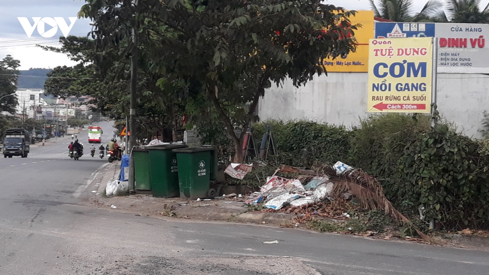 Lâm Đồng: Nhà máy xử lý chậm tiến độ khiến rác ngập tràn khu dân cư