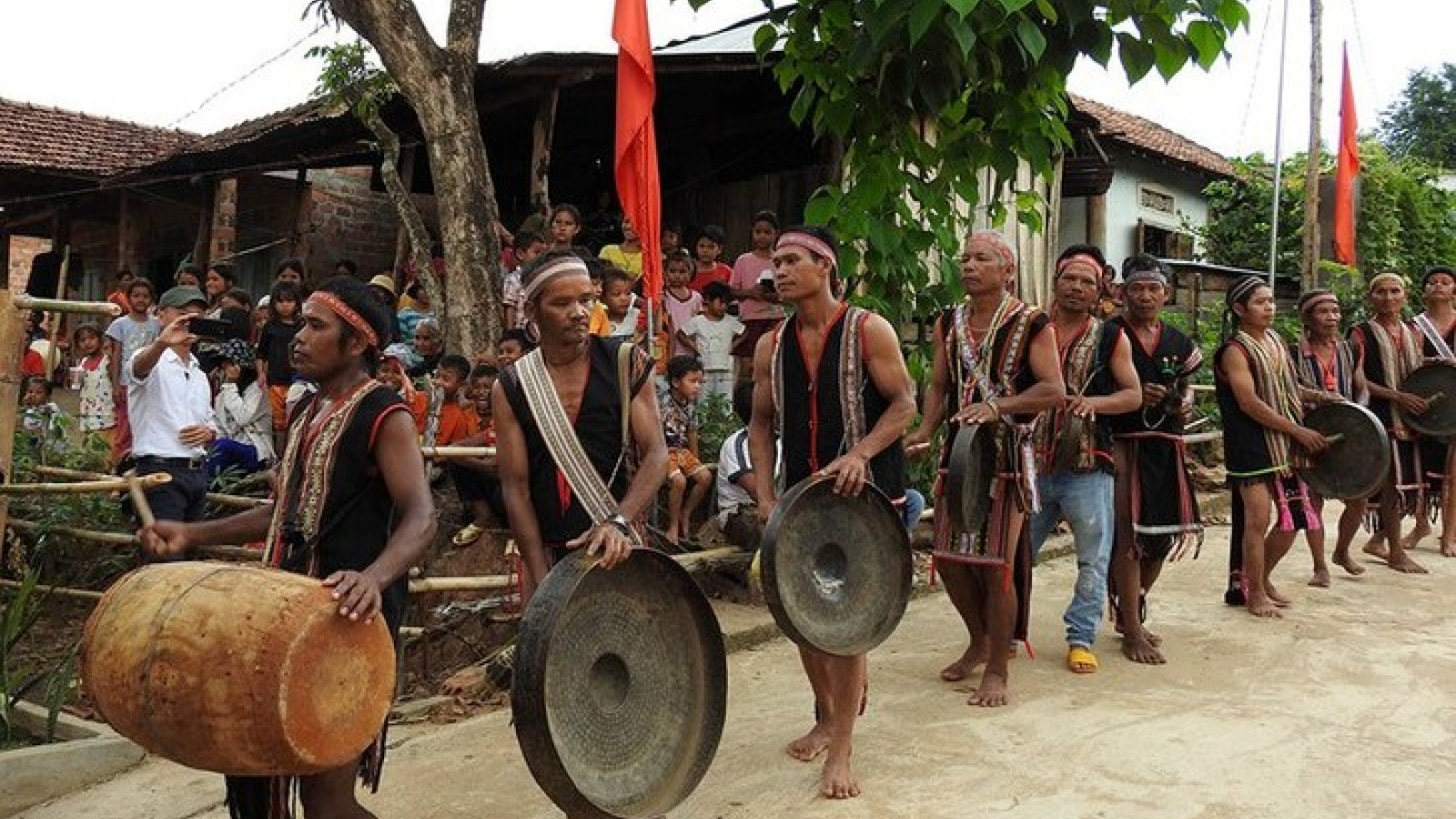 Những người Ba Na ở Kon Tum làm du lịch cộng đồng 